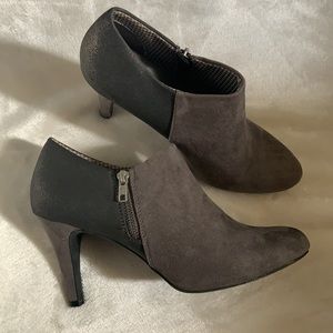 Deflex Comfort Faux Suede/Sparkle Closed Toe Heels With Zipper Size 10